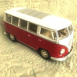 Welly 1/24 Scale 1962 Volkswagen Classic Bus